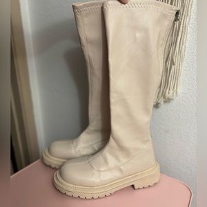 Cream boots, 70s look